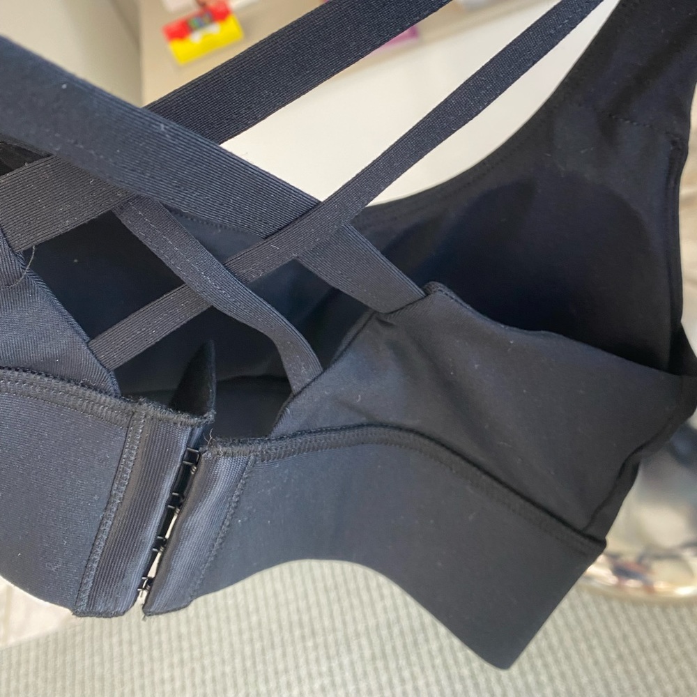 Alo sports bra size medium